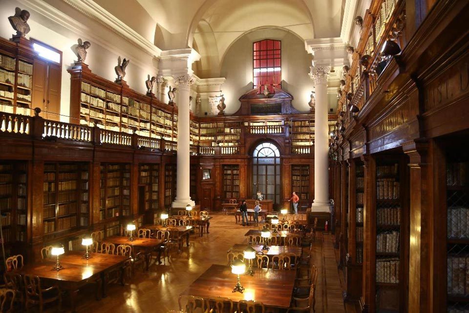 Aula Magna dell'Università di Bologna, che funge anche da biblioteca.