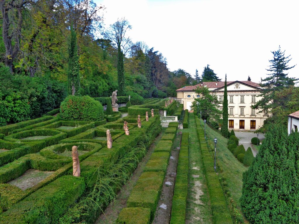 Vista laterale della Villa Spada, parte delle Ville storiche di Bologna