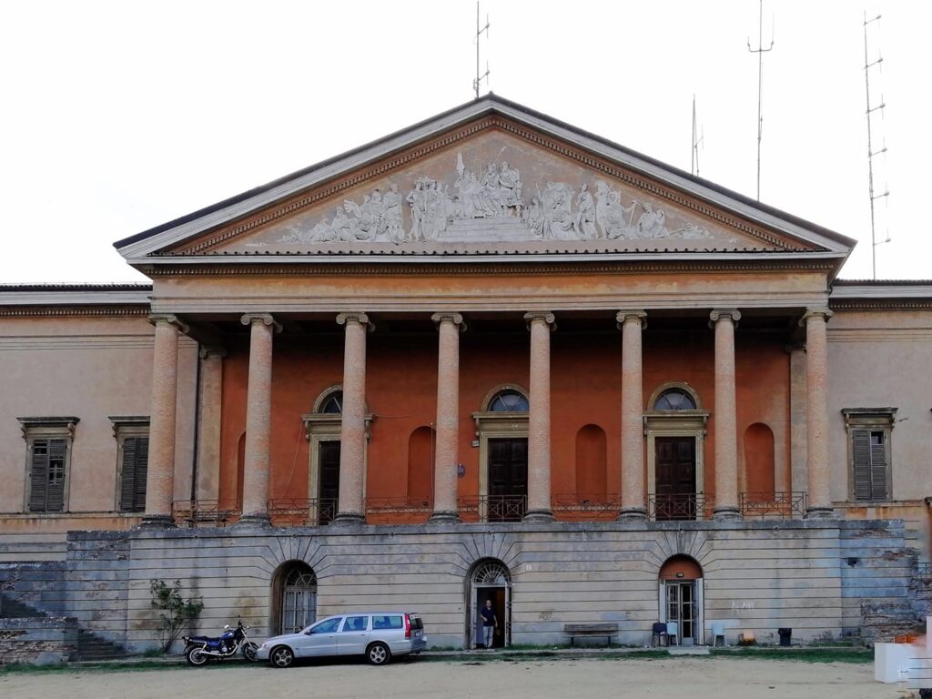 Fronte della Villa storica di Bologna  Aldini