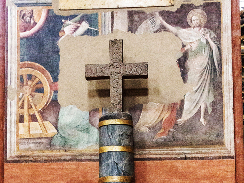 Una delle quattro croci di Bologna, conservata nella Basilica di San Petronio, più precisamente la croce dei martiri.