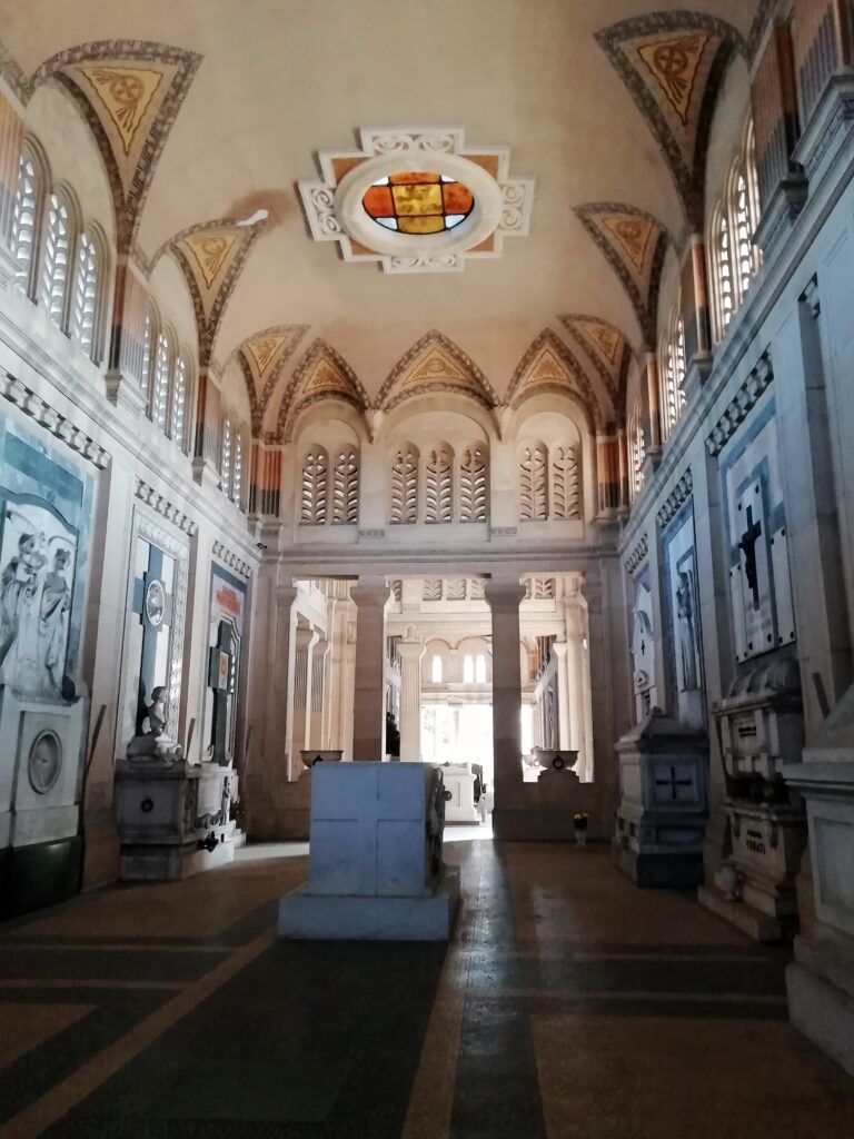 Cimitero della Certosa di Bologna: un proto museo d'arte.
