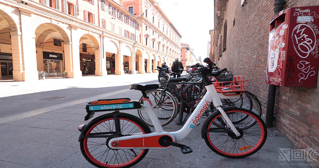 RideMovi Bologna, il servizio di biciclette elettriche per muoversi a Bologna 
