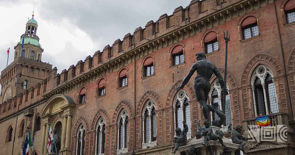 Statua del Nettuno, Piazza Nettuno Bologna, Palazzo d'Accursio, Nettuno Bologna. 