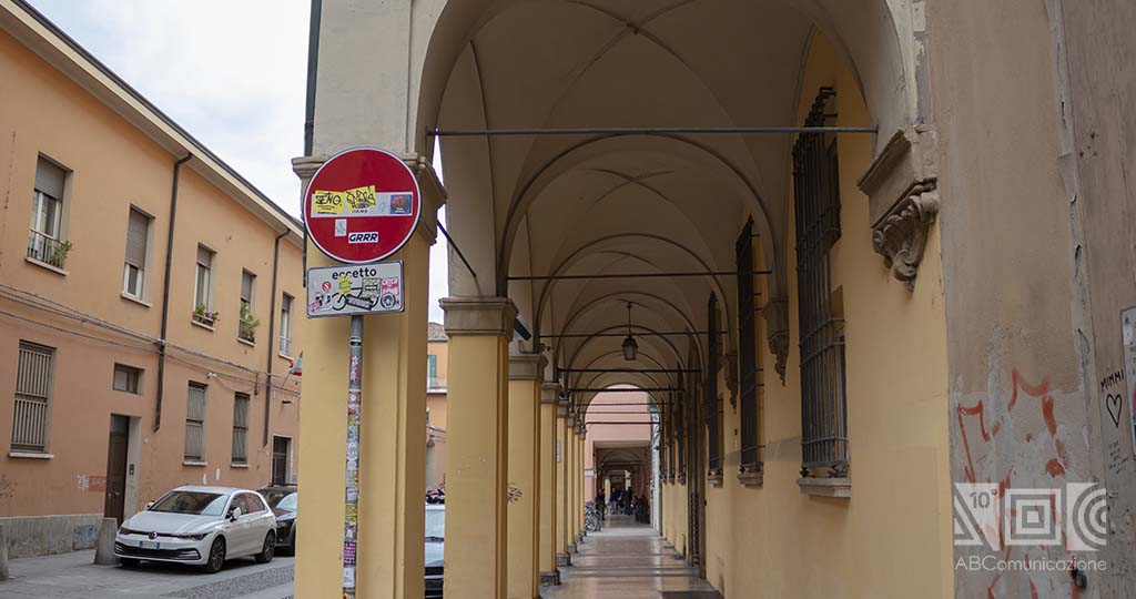 portici nel centro storico di Bologna, portici bologna, Portici di Bologna. 